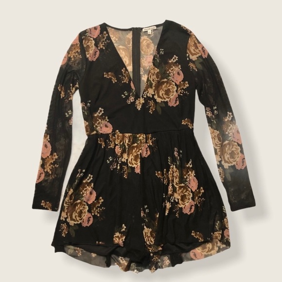 Charlotte Russe Dresses & Skirts - HP 🥳Charlotte Russe Floral Romper